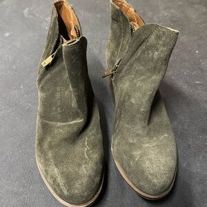Lucky brand green suede booties womens sz 7.5
